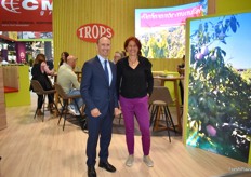 Enrique Colilles y Martina Otten, en el stand de la cooperativa malagueña Trops.